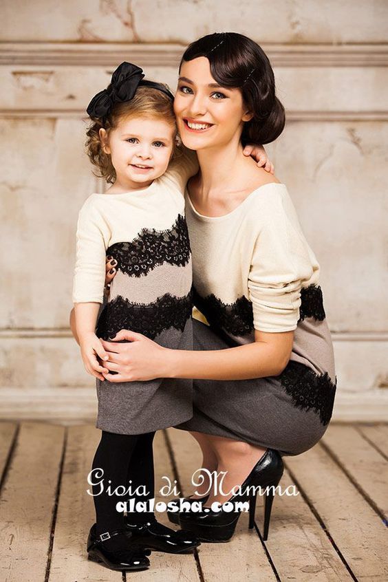 تیپ مادر و دختری (ست لباس مادر و دختر + راهنمای ست کردن)