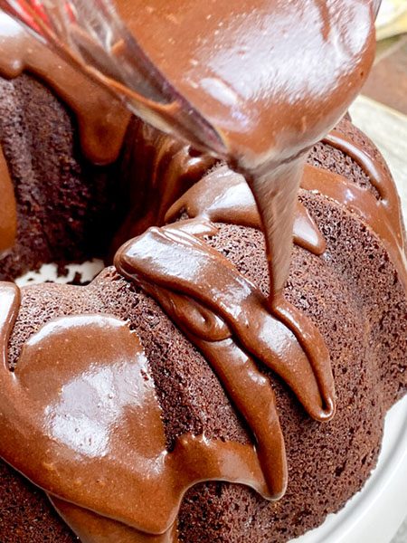 شکلات روی کیک خیس, شکلات روی کیک اسفنجی, سس شکلات روی کیک بدون خامه